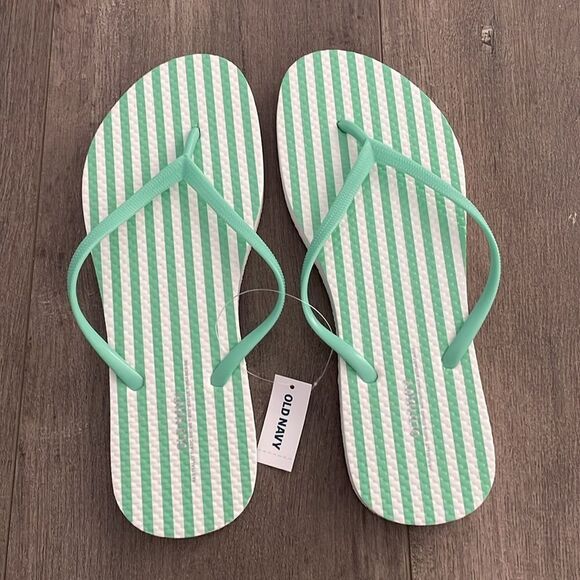❤️NWT Old Navy green and white stripes summer flip flops size 8 - Picture 1 of 5